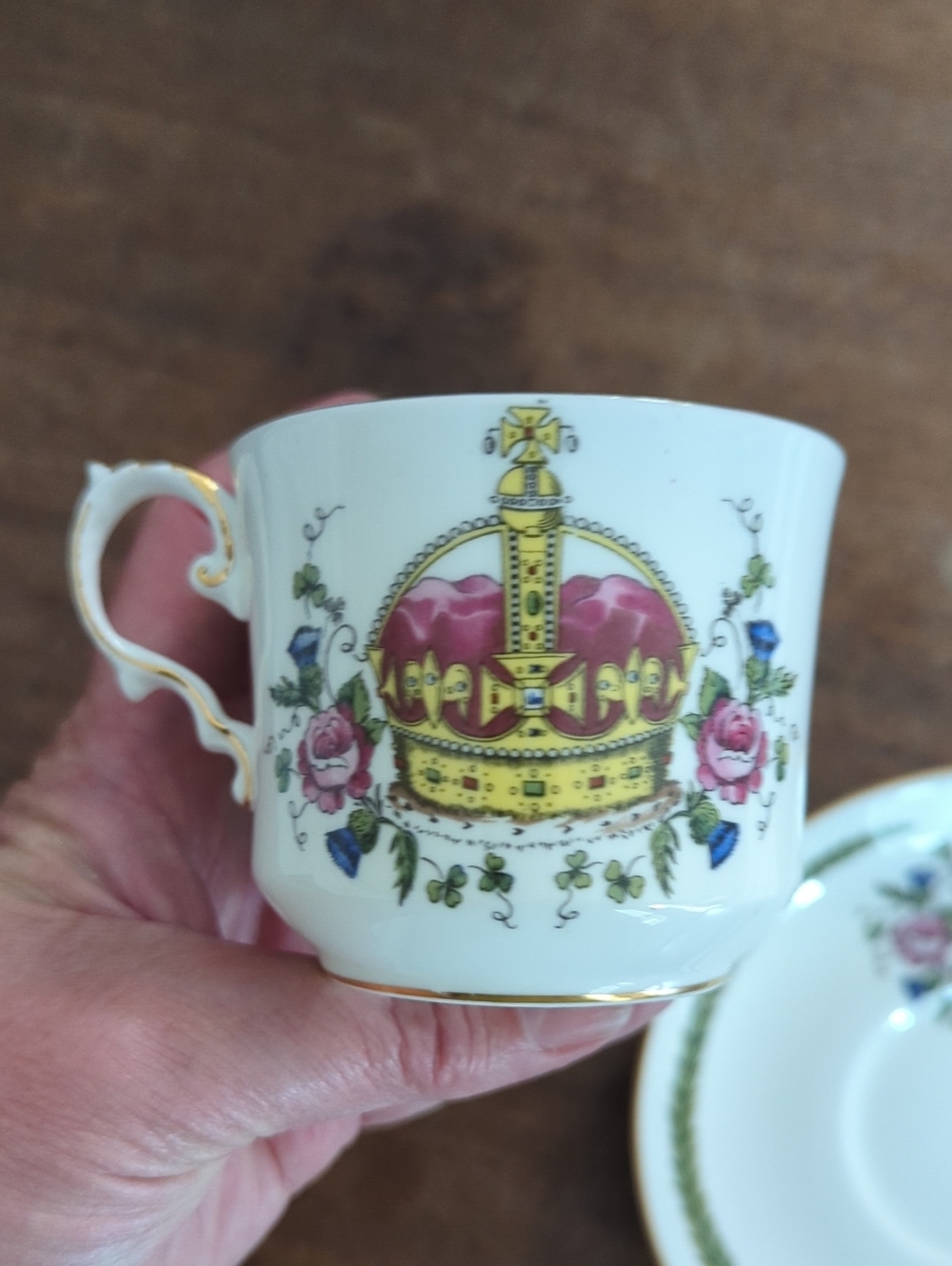 Queen Elizabeth Coronation Tea Cup And Saucer, Mint Condition - Picture 4 of 7